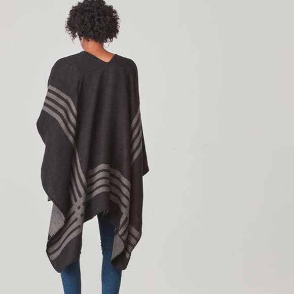 BB Dakota Black Reversible Poncho - Picture 2 of 4